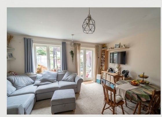 10 The Grove, Leatherhead